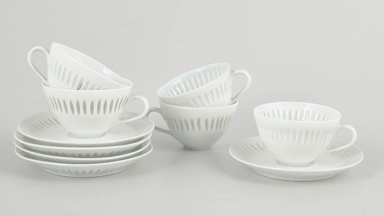 Friedl Holzer-Kjellberg for ArabiaSet of 5 demi-tasse cups with saucers, 1970s.