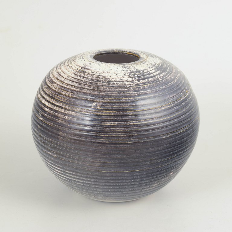Svend Hammershøi for Kähler vase, 1930s.