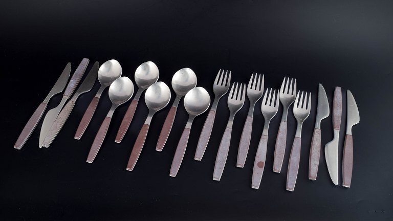 Henning Koppel for Georg Jensen, Strata cutlery set for 6 persons.