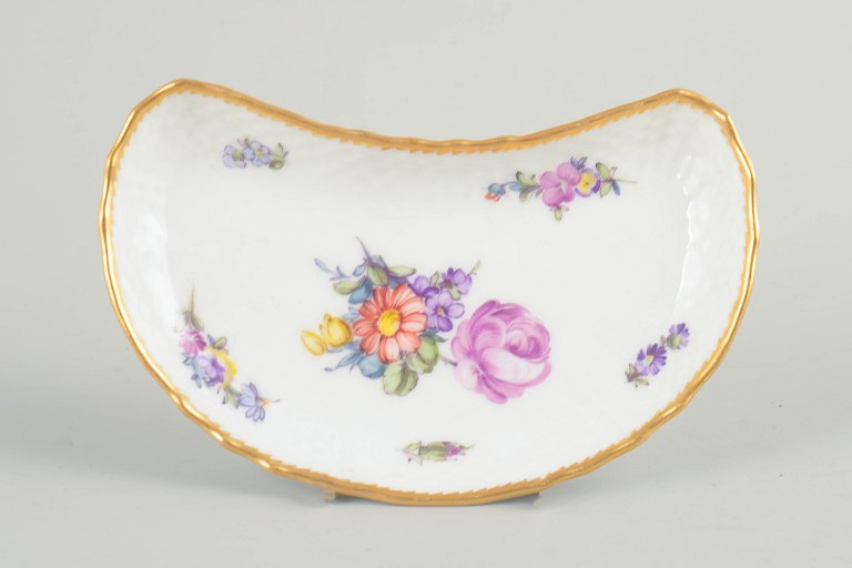 Royal Copenhagen, Saxon Flower dish.