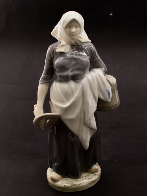 Royal Copenhagen milkmaid 899