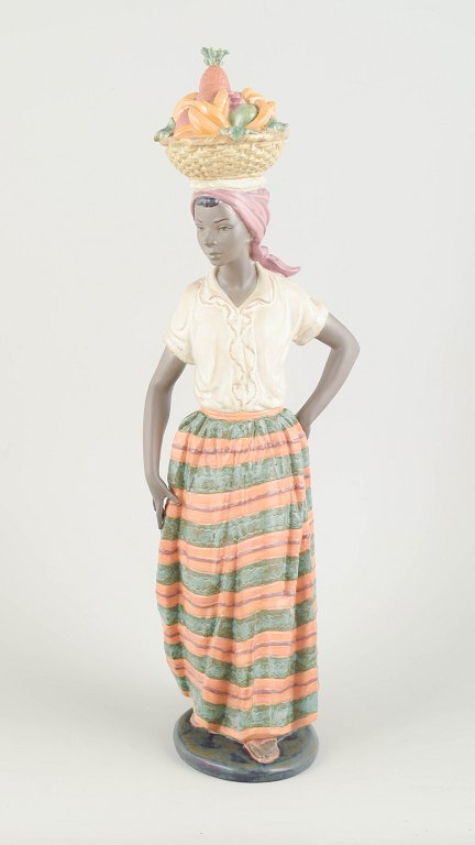 Nao porcelain, Lladró, monumental ceramic sculpture.