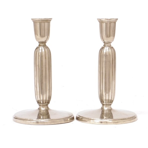 Ein Paar Just Andersen, Dänemark, Zinnleuchter. H: 16cm