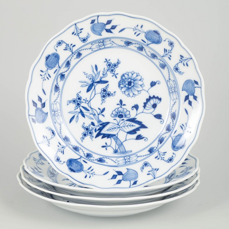 Meissen Blue Onion, set of four dinner plates.