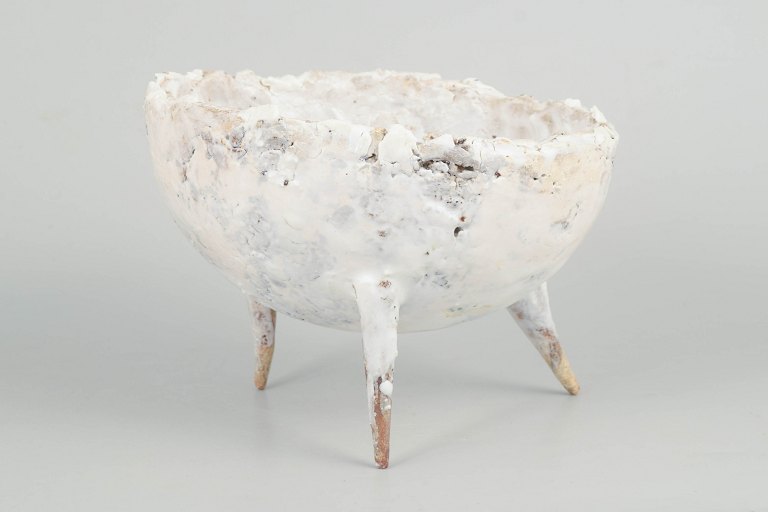 Christina Muff, Danish contemporary ceramicist (b. 1971). One of a kind stoneware bowl on three pointed legs.