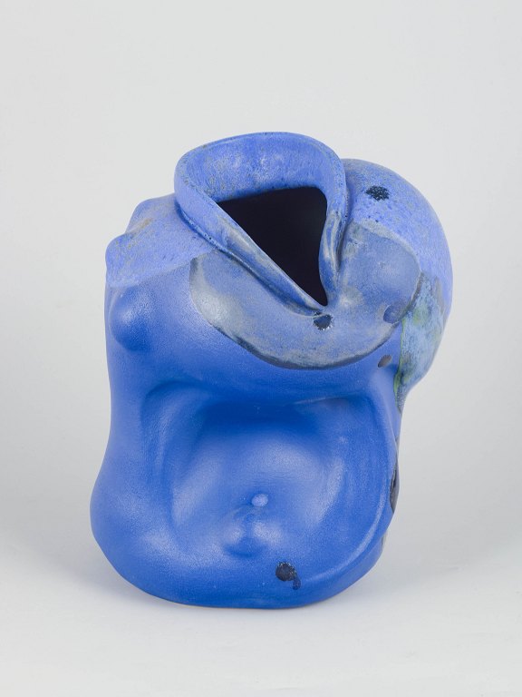 Christina Muff, Danish contemporary ceramicist (b. 1971). Large hand modeled, organic shaped, vessel.