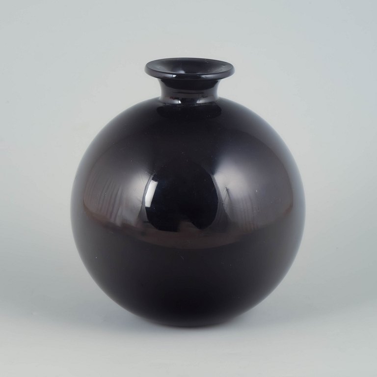 Harald Notini for Pukeberg Glassworks, cryopa glass vase.