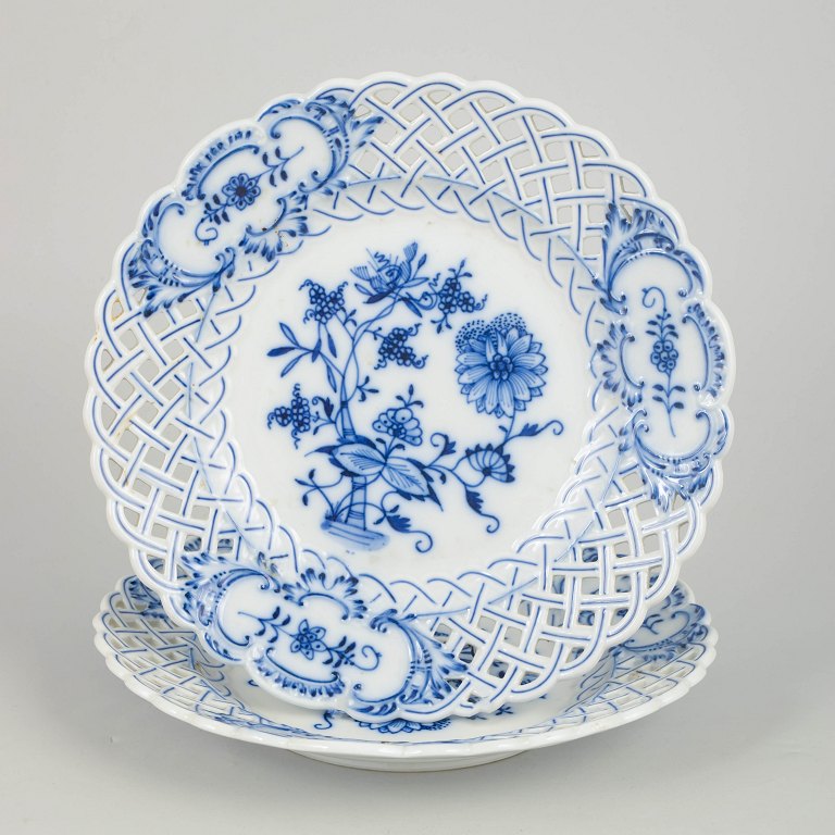Stadt Meissen, set of two dinner plates.