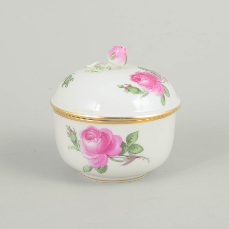 Meissen, lidded sugar bowl with polychrome flower decoration.