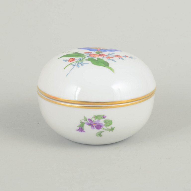Meissen, lidded jar with polychrome flower decoration.