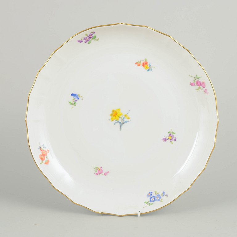Meissen, large dish with polychrome flower decoration.