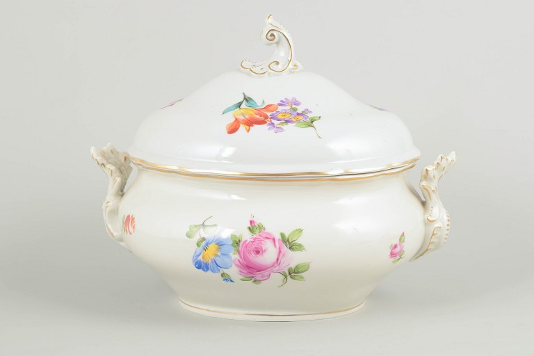 Meissen large lidded tureen, Saxon flower.