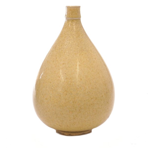 Light yellow Saxbo stoneware vase signed Saxbo. H: 20cm
