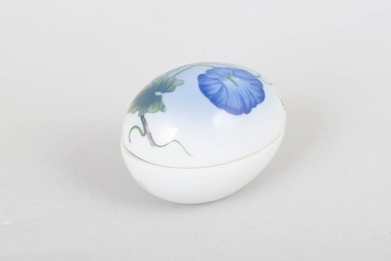 Bing & Grøndahl, egg-shaped lidded trinket box model 593.