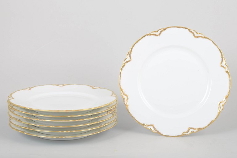 Haviland & Co Limoges, set of seven dinner plates.
