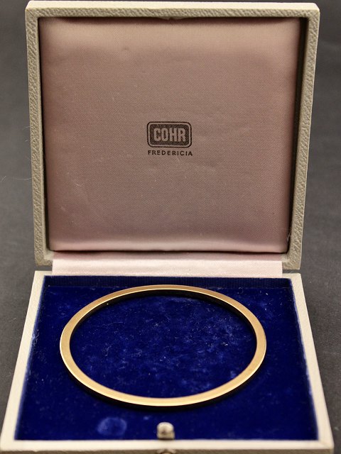 14 carat gold bangle