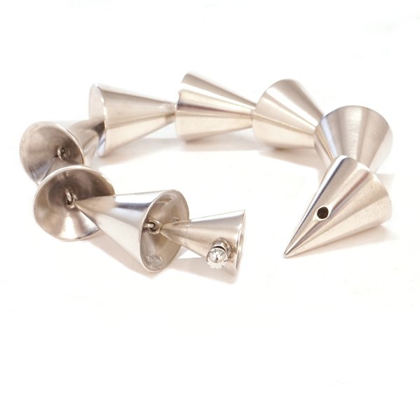 Sterling silver bracelet by Anni & Bent Knudsen, Denmark. L: 23cm