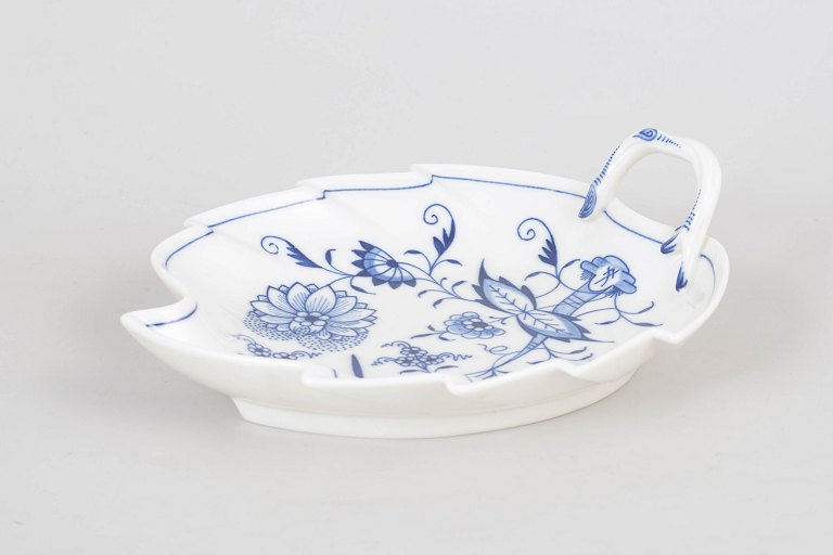 Meissen løgmønstret fad med hank.