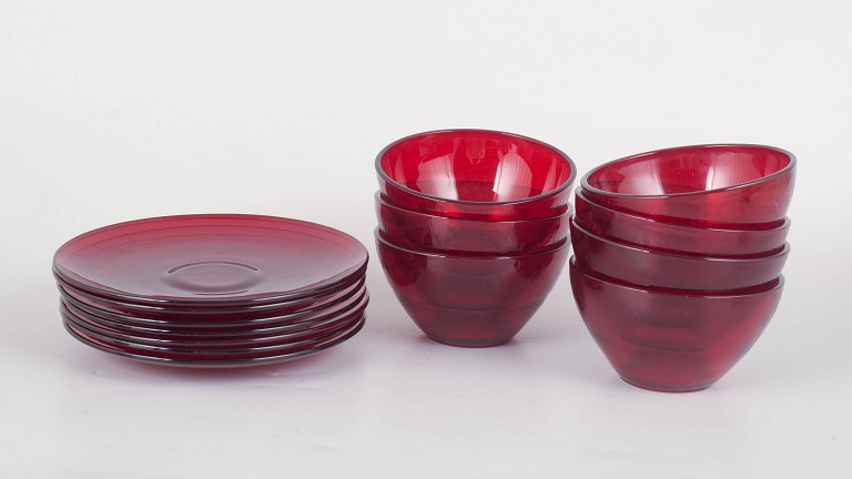 Lennart Andersson for Gullaskruf, set of seven finger bowls with matching saucers.