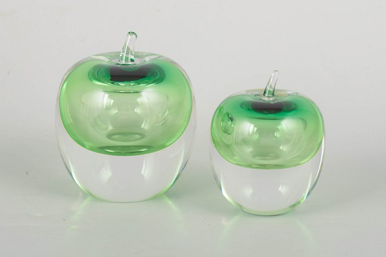 Hanne Dreutler & Arthur Zirnsack for Studio Åhus, set of two art glass objects.