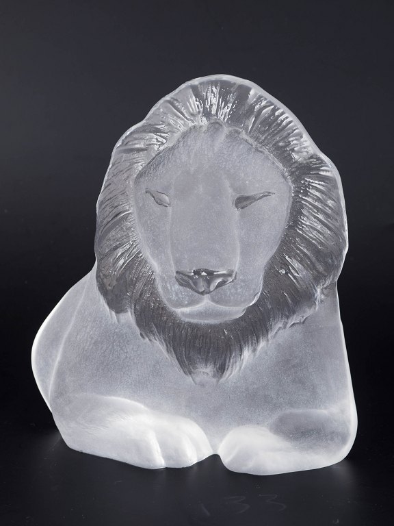 Mats Jonasson for Royal Krona, lion art glass sculpture.