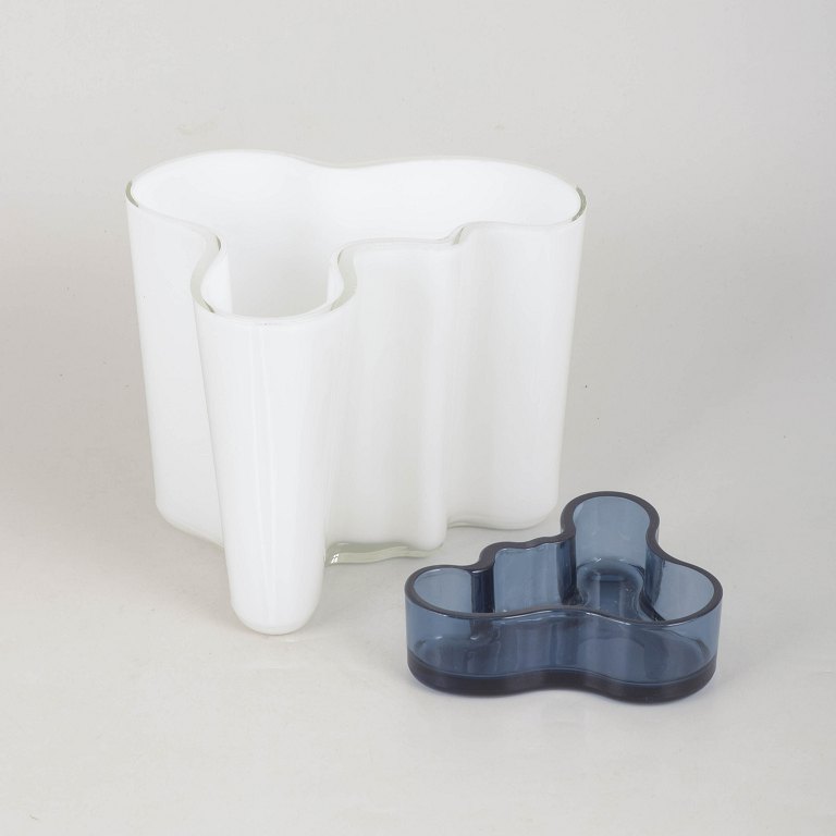 Alvar Aalto for Iittala, set of "Savoy" vase and bowl.
