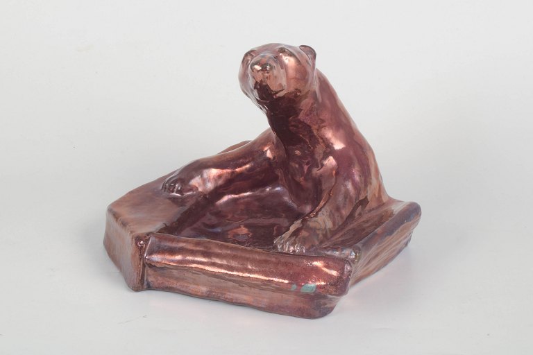 Jens Petersen, unique bowl with bear.