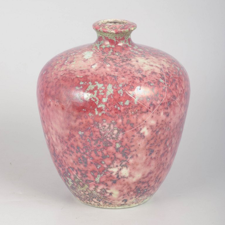 Richard Uhlemeyer, ceramic vase.