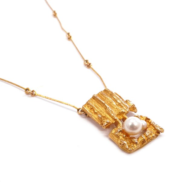 Lapponia 14kt gold necklace by Weckström 1971. L: 45cm. Pendant: 28x16mm