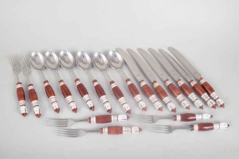 Bjørn Wiinblad for Rosenthal, complete dinner service for six people, set of 18 pieces.