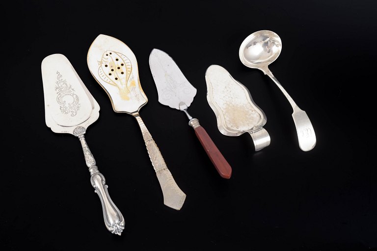 Serving utensils, set of five pieces by various makers.