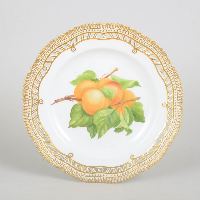 Royal Copenhagen, Flora Danica fruit plate.