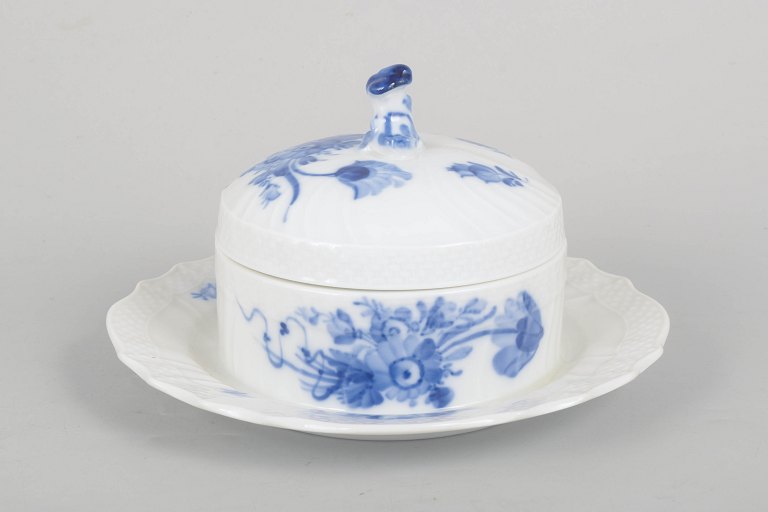 Royal Copenhagen Blue Flower Curved, sugar bowl with stand.