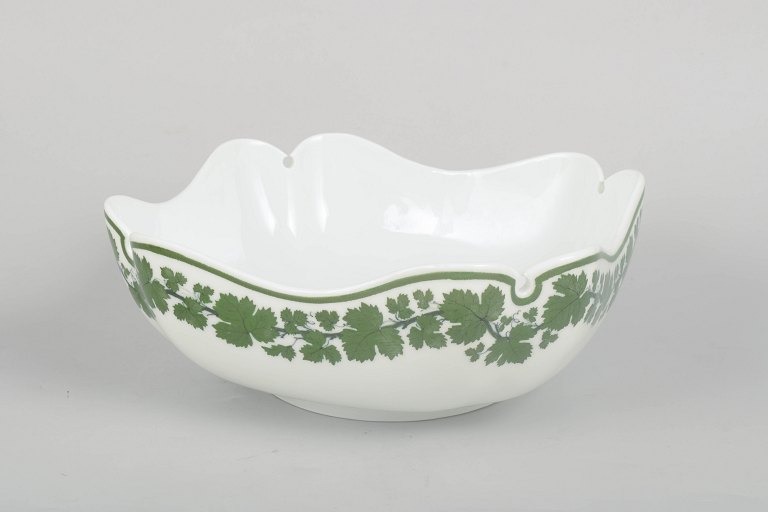 Meissen, bowl with vine leaf pattern.