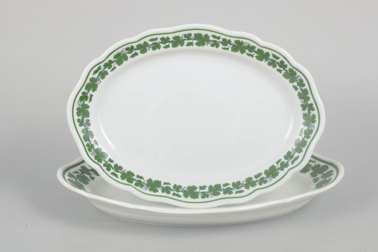Meissen, pair of serving dishes with vine leaf pattern.