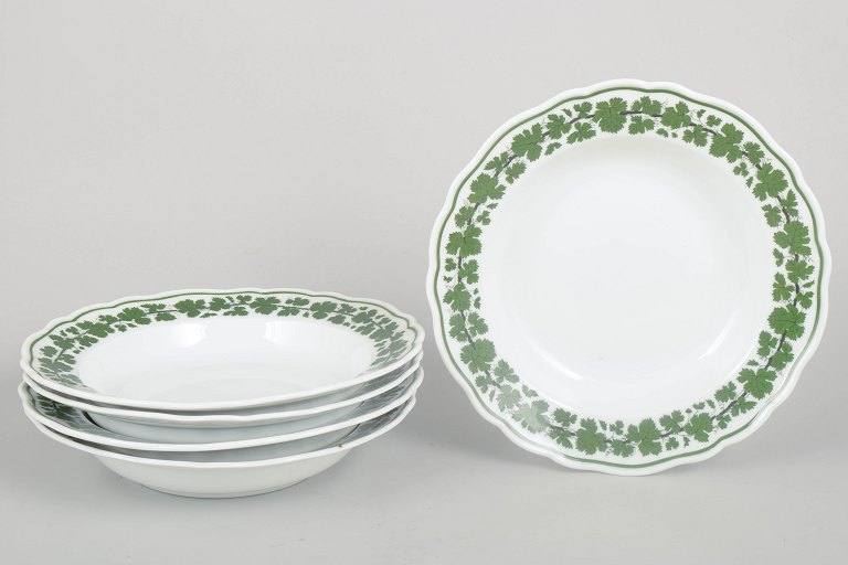 Meissen, set of five deep plates with vine leaf pattern.