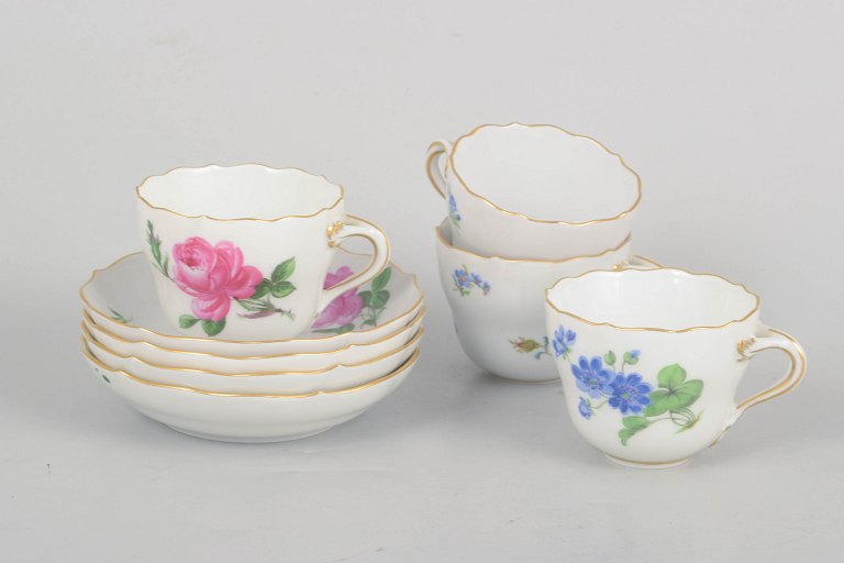 Meissen, set of four hand-painted demitasse cups with saucers.
