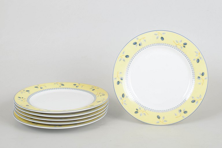 Royal Doulton, Blueberry, set of six plates.