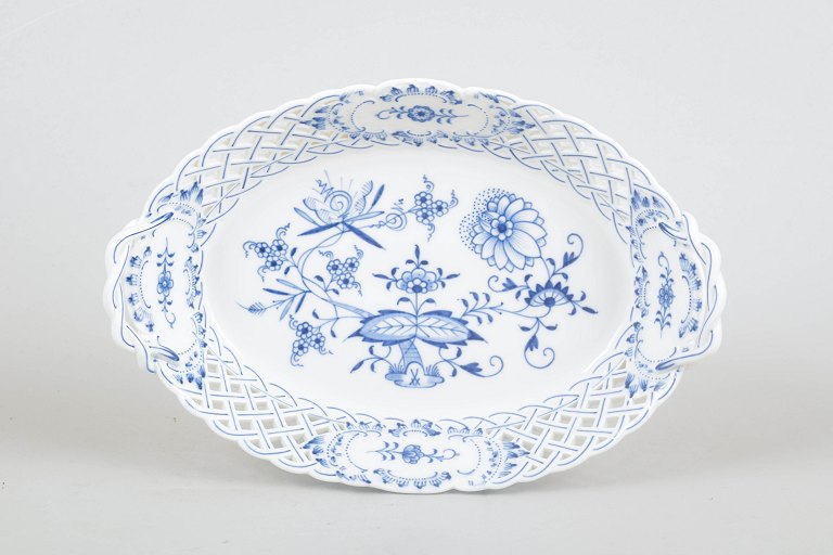 Meissen, Blue Onion Pattern, pierced serving dish, c. 1900.