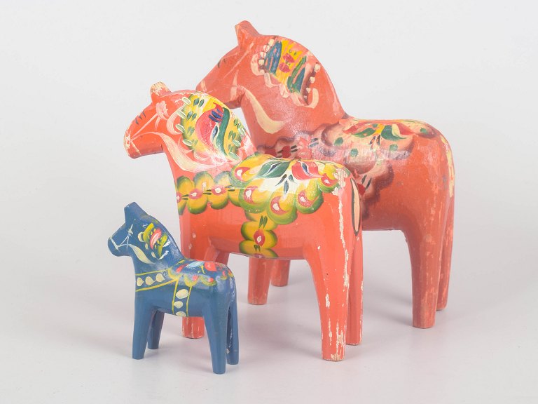 Set of three Dala horses.